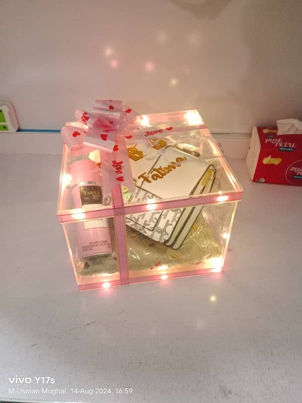 Acrylic Box for Gifts 0