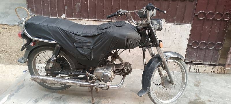 bike mgr oct ka month ma mil sakti ha03183972831 ok condition in cheap 12