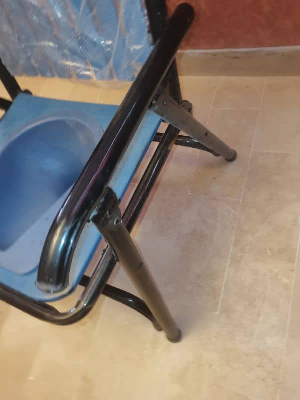 commode chair for medical care 4