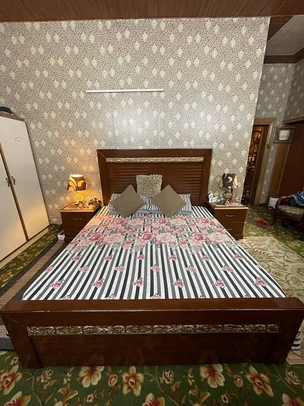 king size bed with dressing table 0