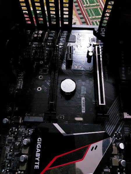 Gigabyte Z390 Gaming X (Mobi) with Intel Core i5 8600K (Processor) 4