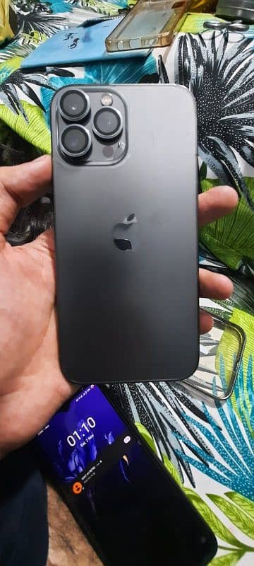 i phone 13 pro max 256GB factory unlocked 4