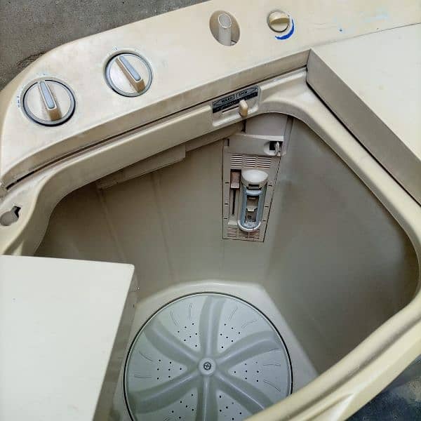 Twin tub semi automatic washing machine 2