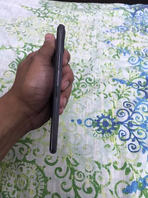 Iphone 11 pro max 64gb excellent condition 2