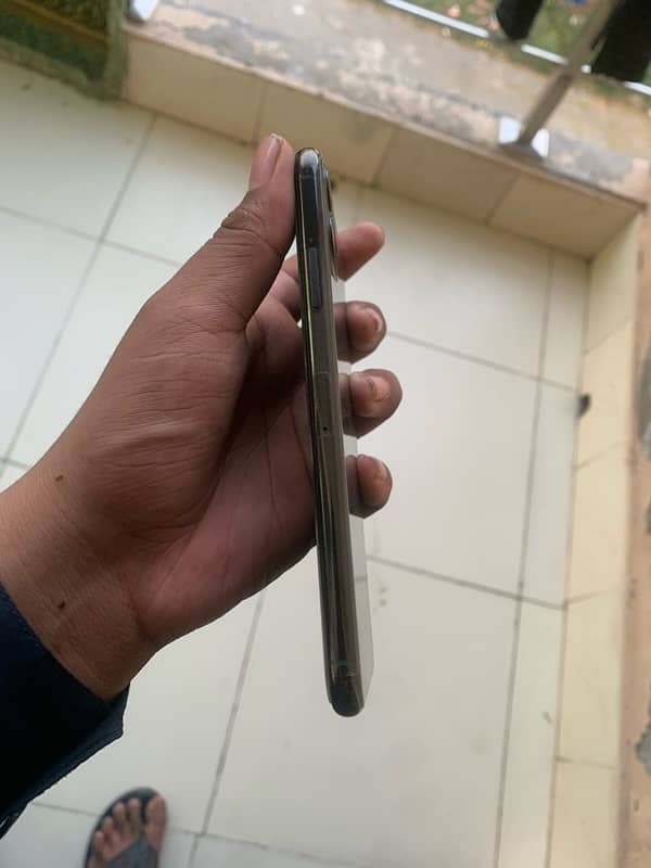 iPhone 11 pro max water pack urgent sale 3