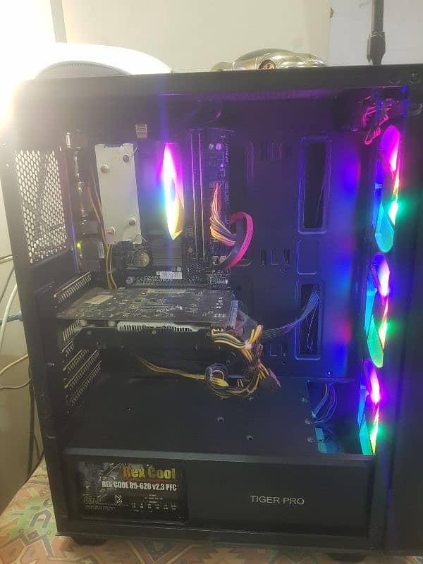 GAMING & RENDERING PC FOR SALE NEED CASH FOR SPECS READ AD FIRST 2