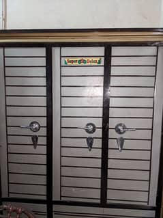 3 doors almaaari full size condition good