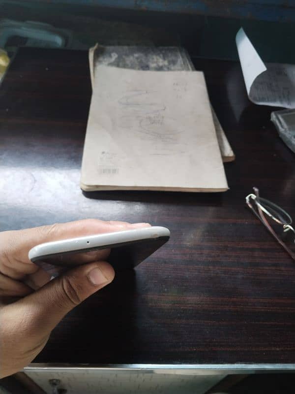 Samsung Galaxy A70 6/128 with box only 7