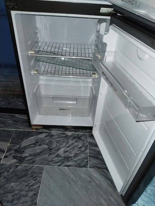 Haier glass door refrigerator 9 cubic 1