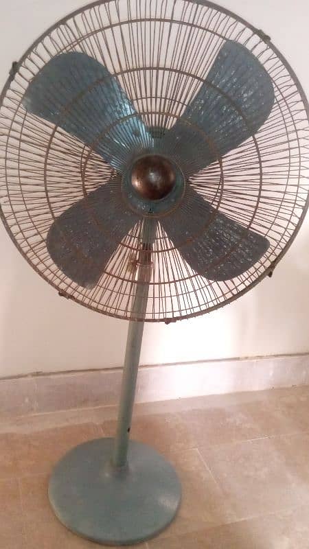 Pedestal Fan Ac Just Light Pa chalta ha 0