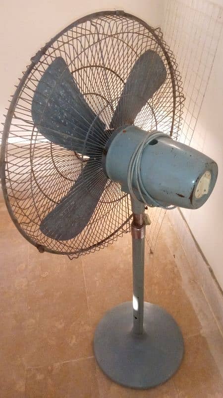 Pedestal Fan Ac Just Light Pa chalta ha 2