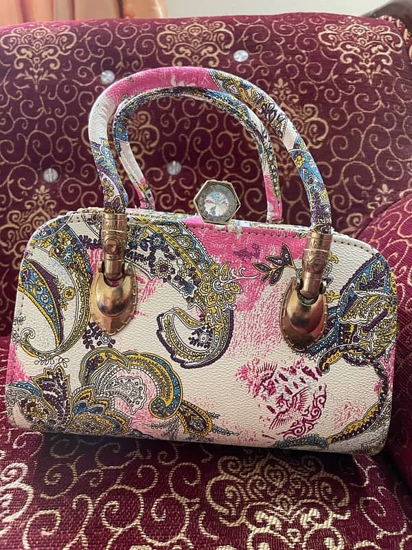 Beautiful A-1 quality women handbag for sale 3