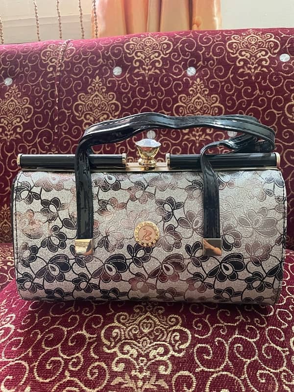 Beautiful A-1 quality women handbag for sale 6