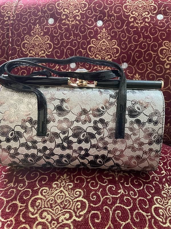 Beautiful A-1 quality women handbag for sale 8