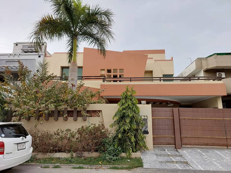 1 Kanal House Front 50 Feet Gated Area No Dp Pool Super Hot Location 0