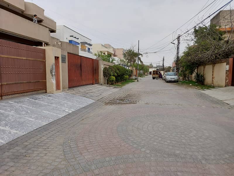 1 Kanal House Front 50 Feet Gated Area No Dp Pool Super Hot Location 1