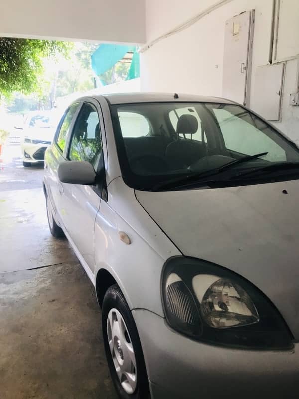 Toyota Vitz 2000 1