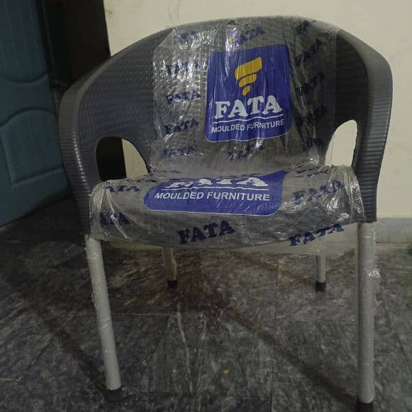 6 chairs with table (plastic) 2