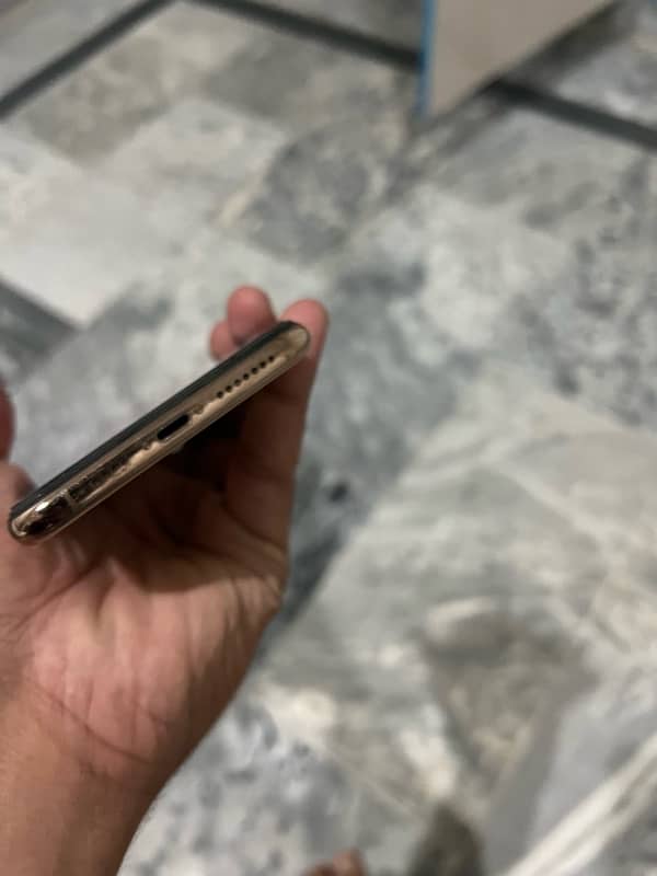 Iphone 11 pro max Pta Approved 256 Gb 4