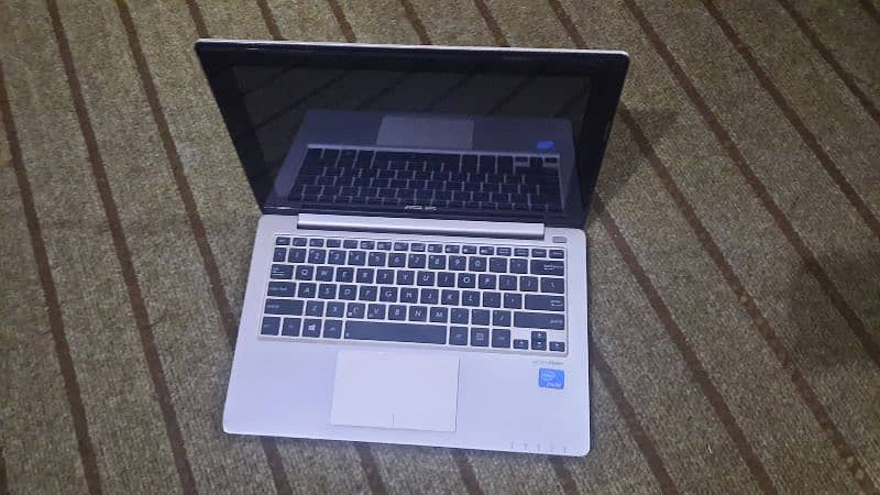 ASUS Q200E Laptop 0