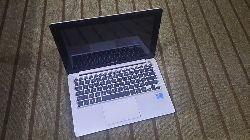 ASUS Q200E Laptop 1