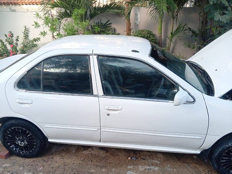 Nissan Sunny 2000 10