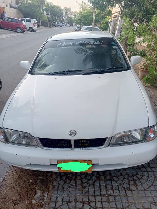 Nissan Sunny 2000 11