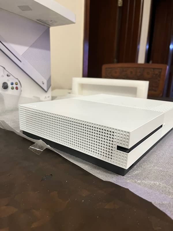 xbox one S 1 TB 3