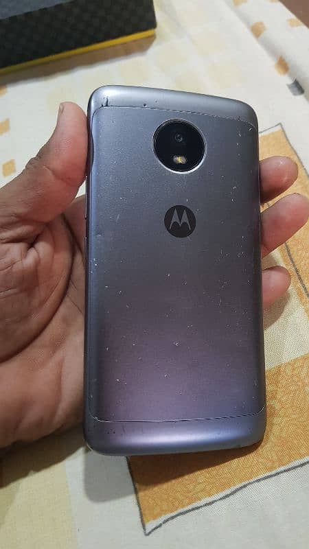 moto E4 plus 2gb 16gb extendable onky phone 8