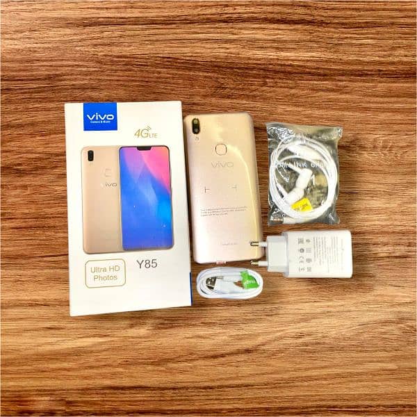 Vivo Y 85 PTA Approved Touch ID 4/64GB 13MP Cam - Box / Accessories 0