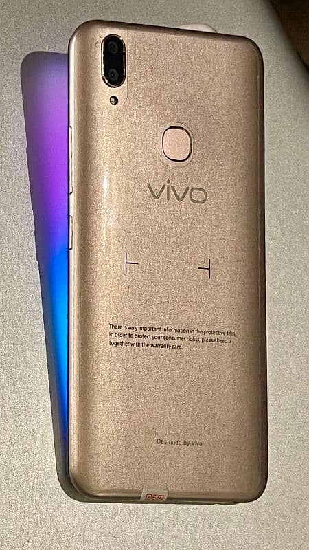 Vivo Y 85 PTA Approved Touch ID 4/64GB 13MP Cam - Box / Accessories 1