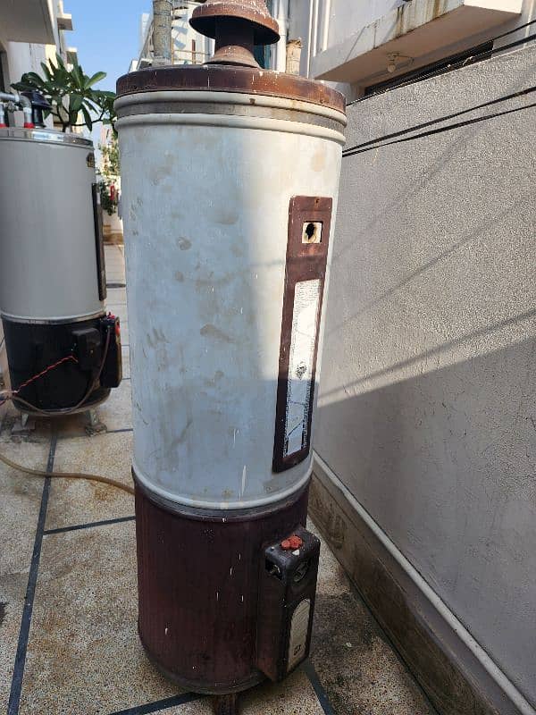 Gas Geyser in perfect working condition 0