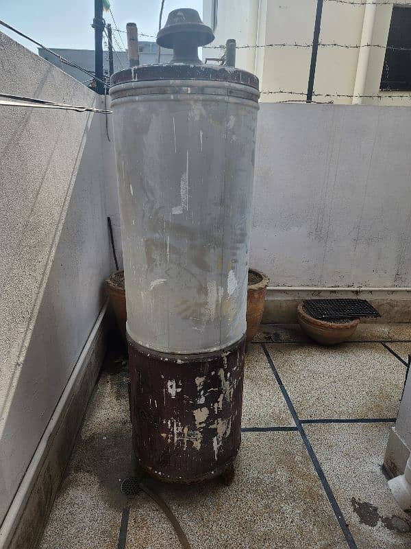 Gas Geyser in perfect working condition 2