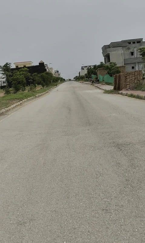 10 Marla plot for sale in Bahria town phase 8, Sector H 0