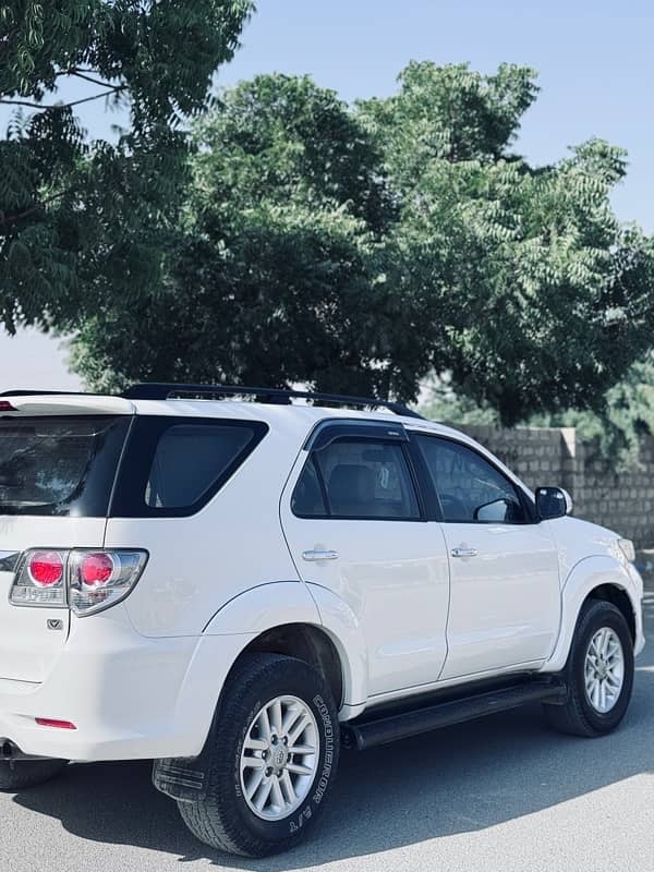 Toyota Fortuner V 2014 6