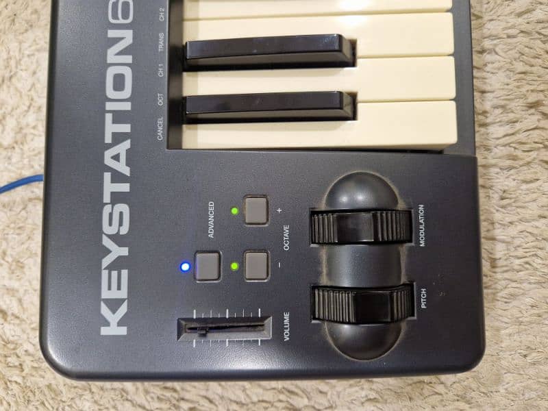 M Audio 61 keys Weighted Keyboard MIDI with Sustain Pedal l 2