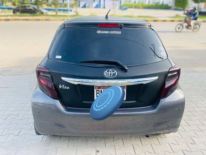 Toyota Vitz 2015/2018 with parking sensor 1