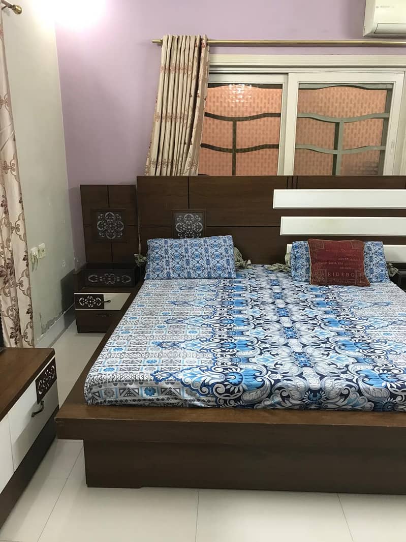 Queen Size Bed Room set with 3 door big size almari, dressing tablr 2