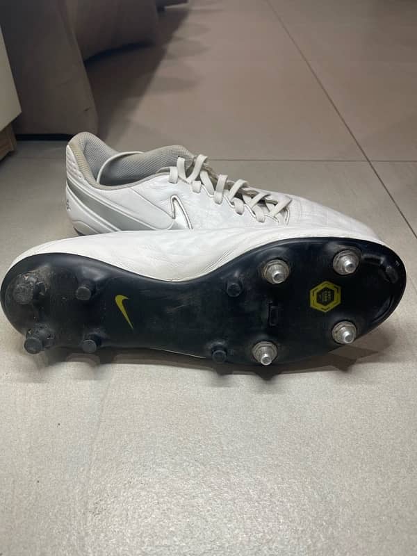 nike (tiempo) football shoes 2