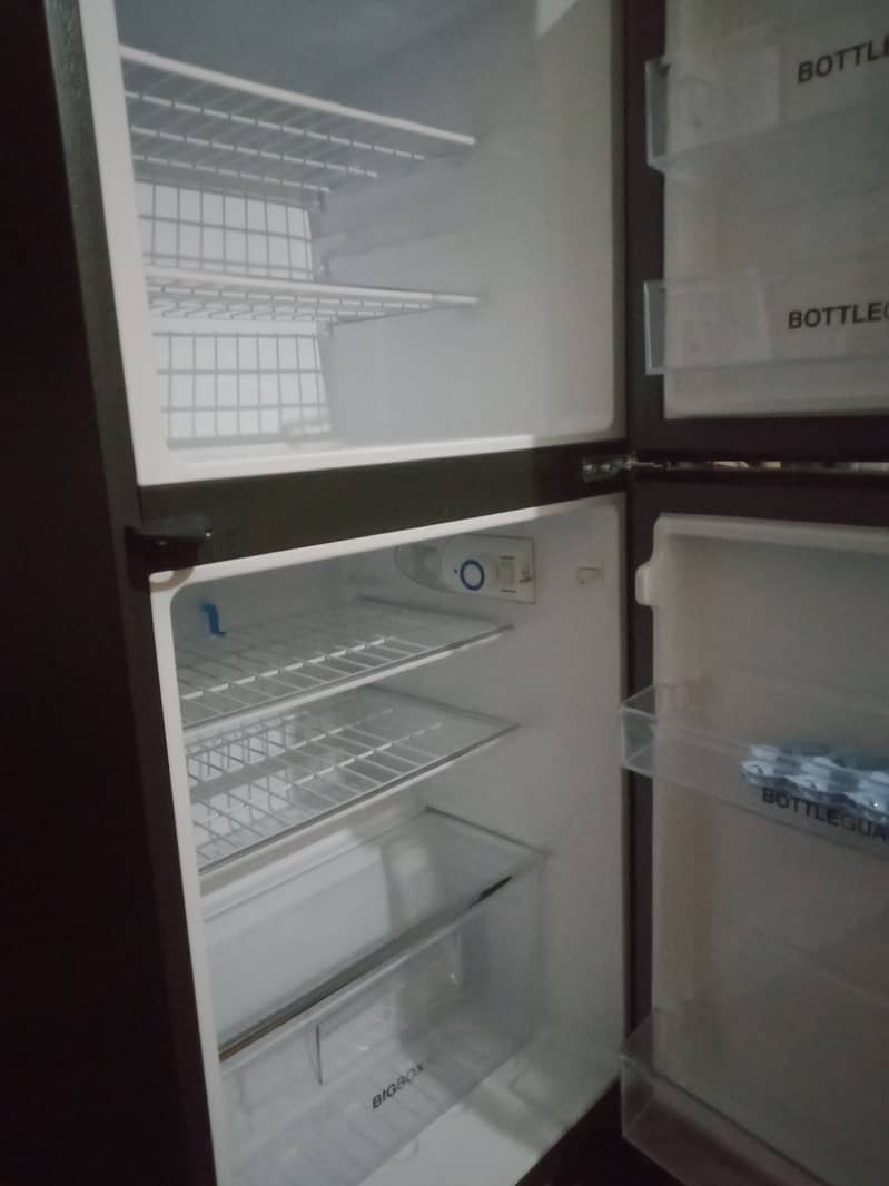 Haier E-star Refrigerator Model No. HRF-216EPB for Sale 4