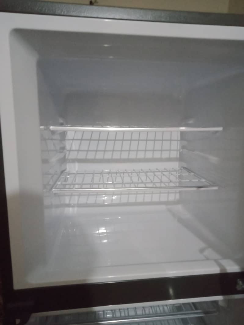 Haier E-star Refrigerator Model No. HRF-216EPB for Sale 10