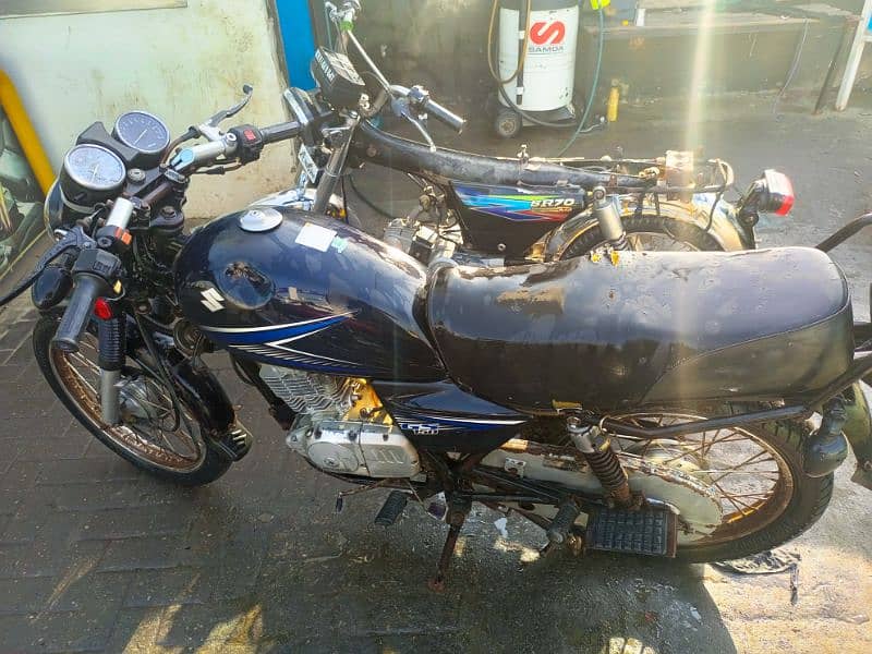 Suzuki GS 150 Sprots 6