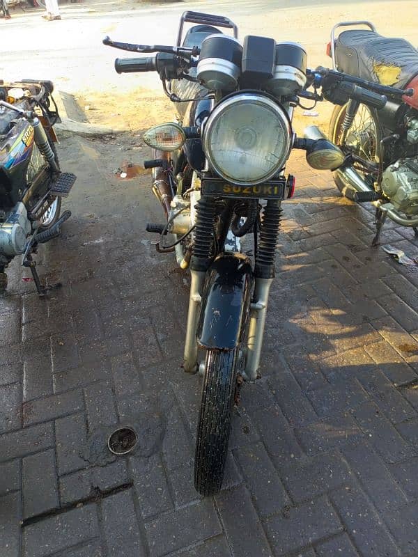 Suzuki GS 150 Sprots 7