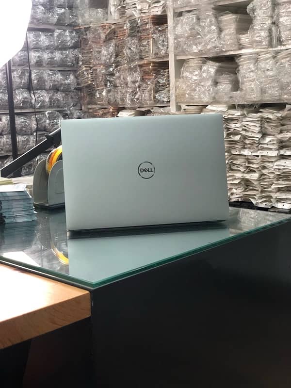 Dell xps 9300 intel core i5.10th genration 4