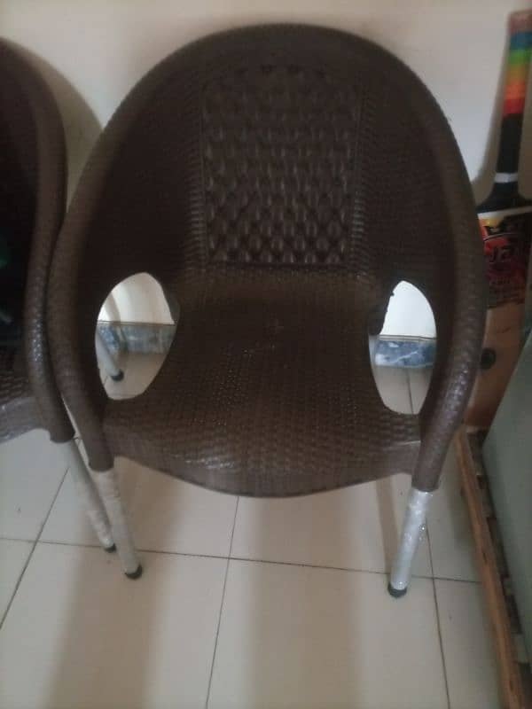 Tow plastic chairs with table new condition 0