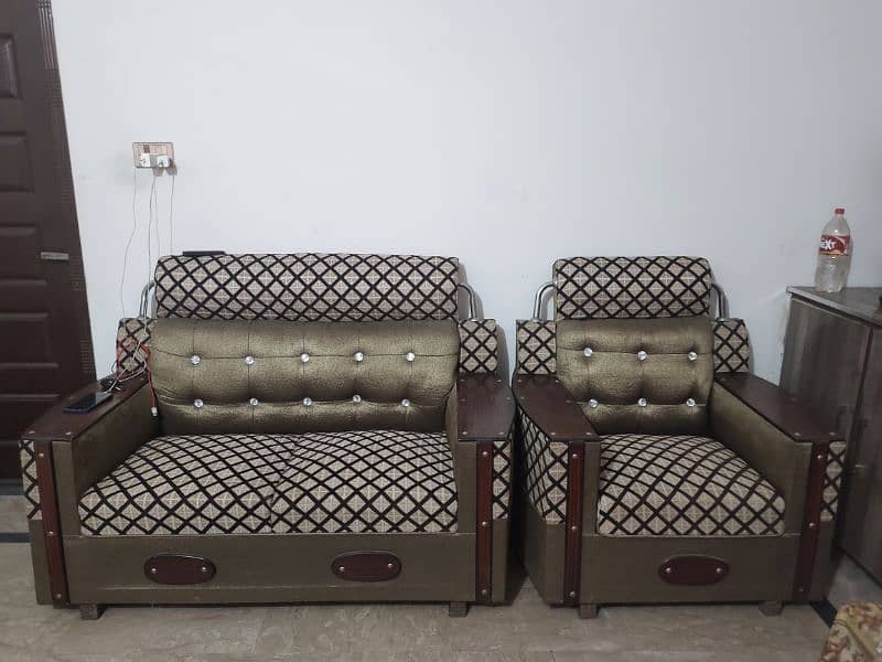 Sofa Set 3 in 1 - 6 Seater Just like New 4