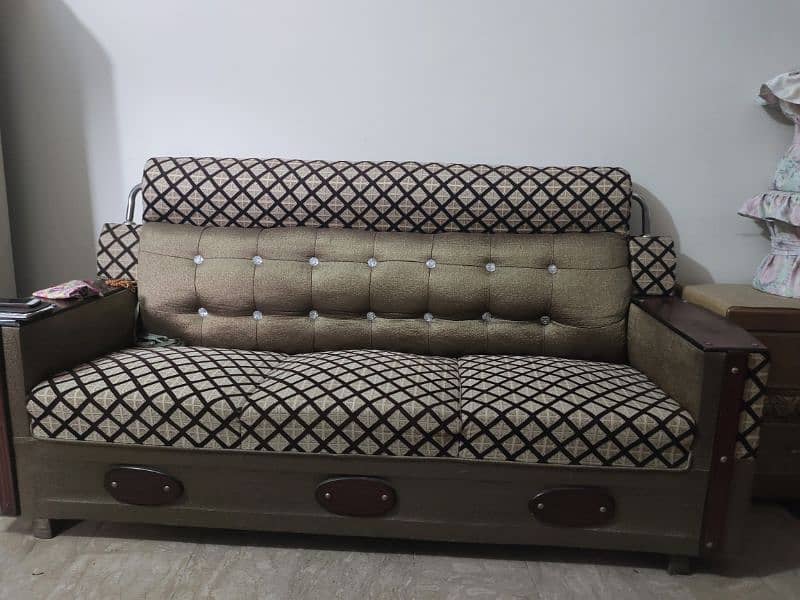 Sofa Set 3 in 1 - 6 Seater Just like New 7