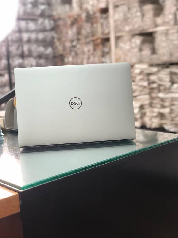 Dell xps 9300 intel core i5.10th genration business ess machin 3