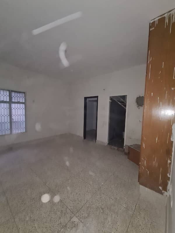 Allama Iqbal Town Kamran Block 10 Marla Upper Portion For Rent 4