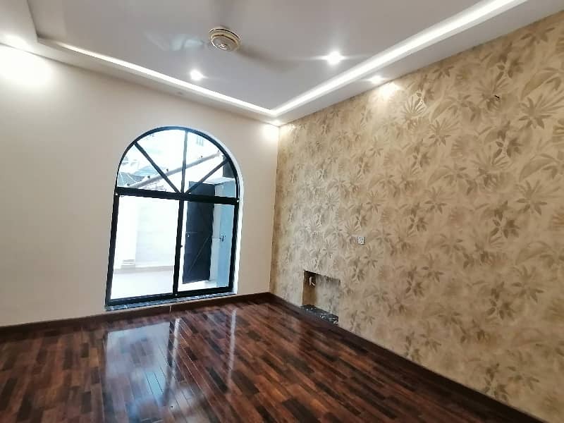 Brand New 10 Marla House For sale In Allama Iqbal Town - Sikandar Block Lahore 5